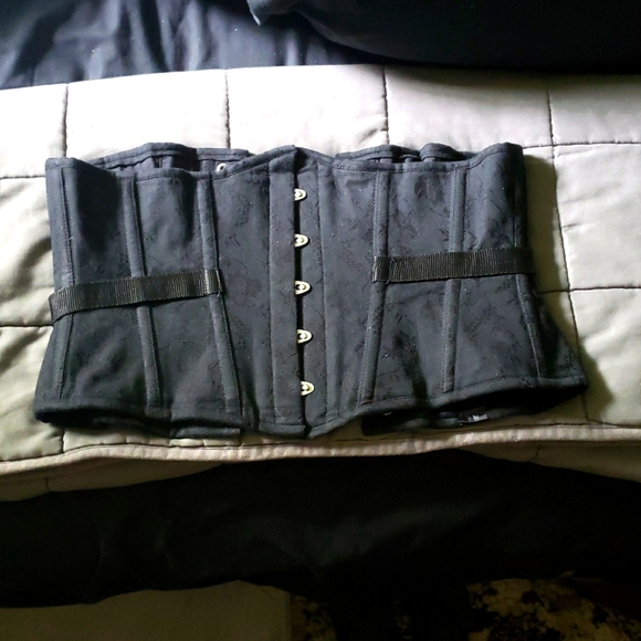 Corset - Picture 1 of 4